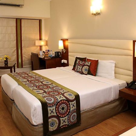 Отель Ahuja Residency Sunder Nagar Нью-Дели Экстерьер фото