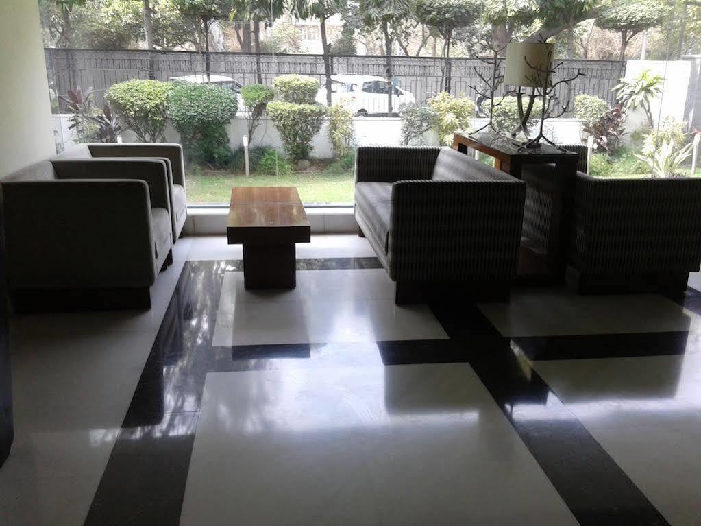 Отель Ahuja Residency Sunder Nagar Нью-Дели Экстерьер фото