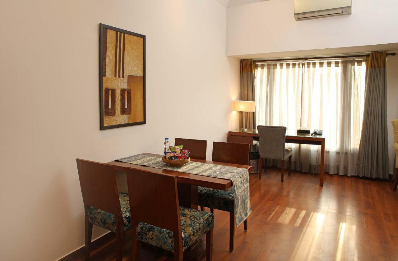 Отель Ahuja Residency Sunder Nagar Нью-Дели Экстерьер фото