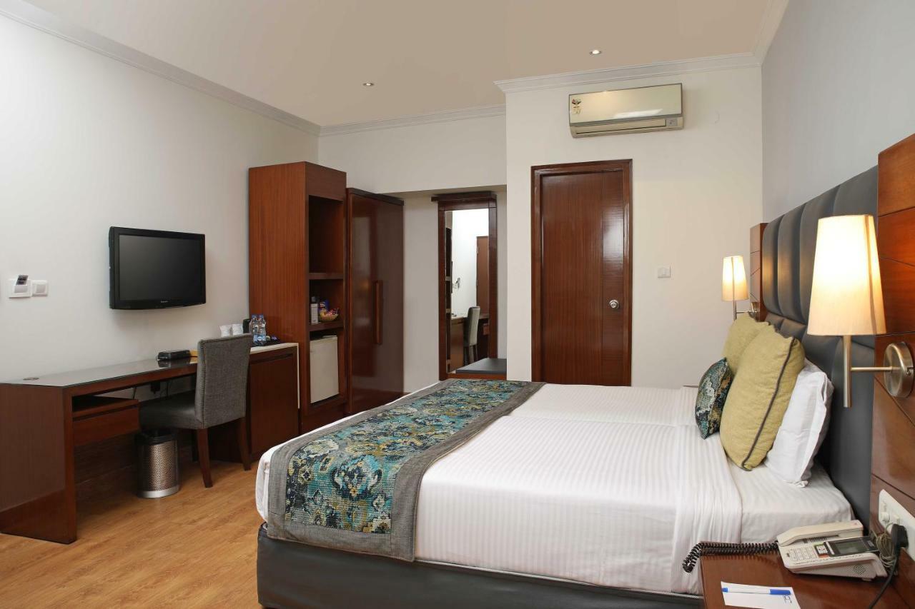Отель Ahuja Residency Sunder Nagar Нью-Дели Экстерьер фото