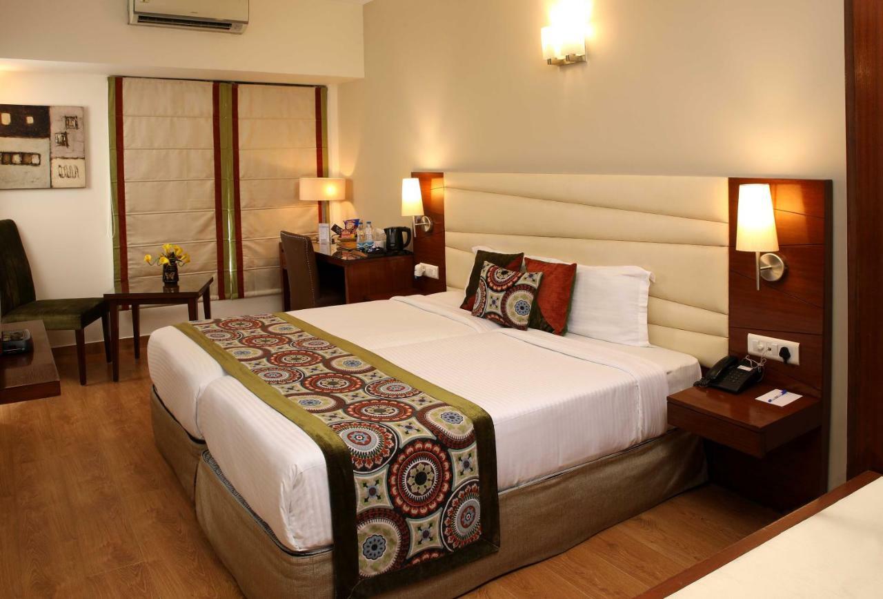 Отель Ahuja Residency Sunder Nagar Нью-Дели Экстерьер фото