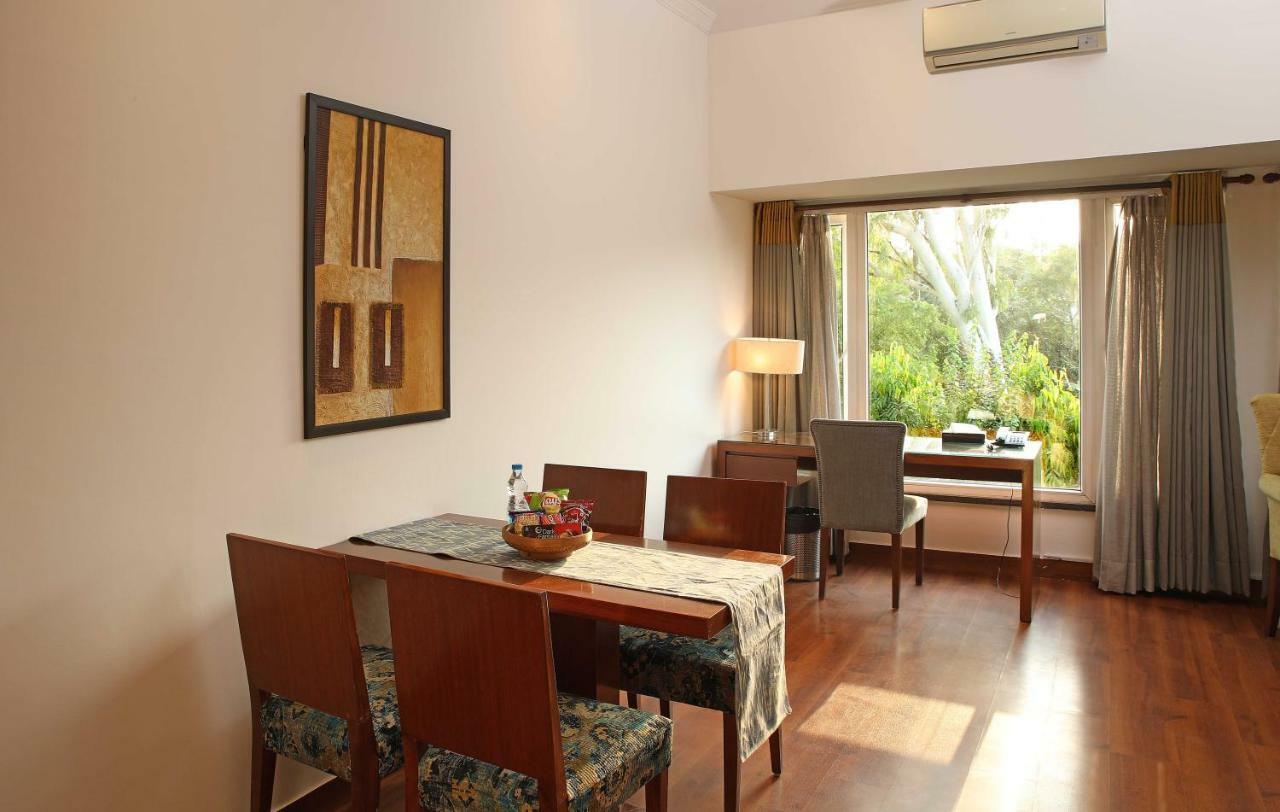 Отель Ahuja Residency Sunder Nagar Нью-Дели Экстерьер фото