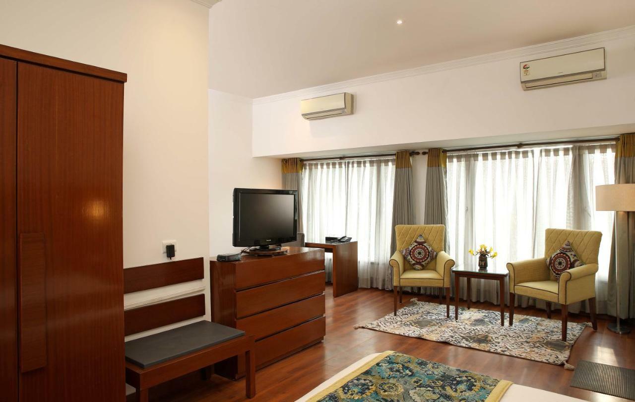 Отель Ahuja Residency Sunder Nagar Нью-Дели Экстерьер фото