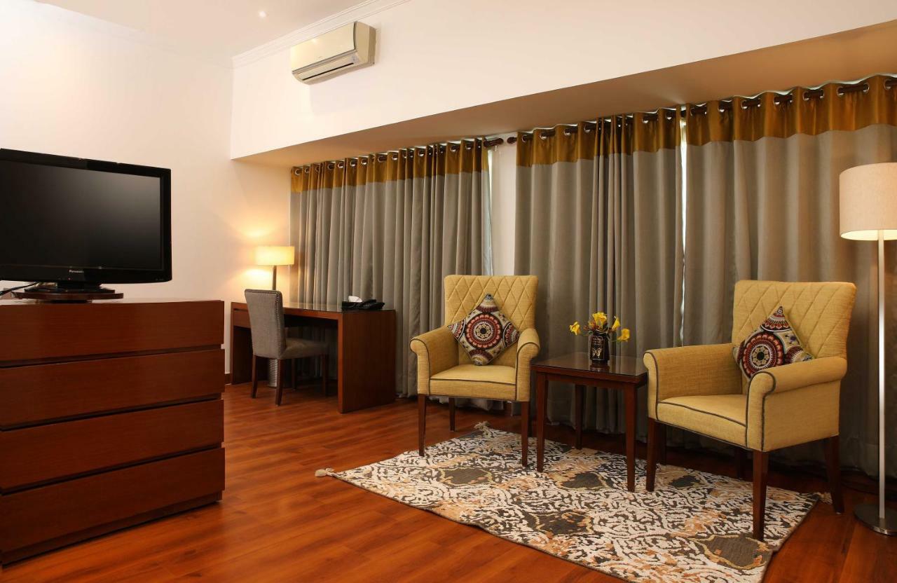 Отель Ahuja Residency Sunder Nagar Нью-Дели Экстерьер фото