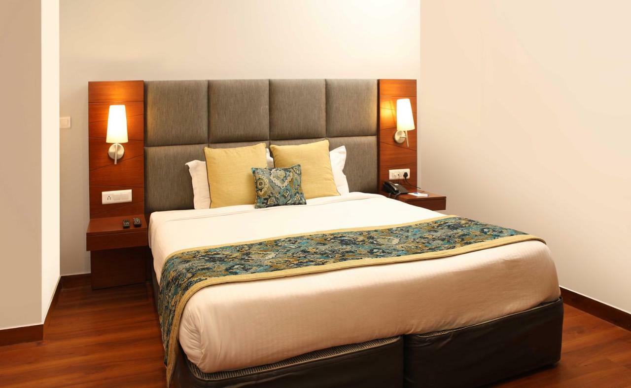 Отель Ahuja Residency Sunder Nagar Нью-Дели Экстерьер фото