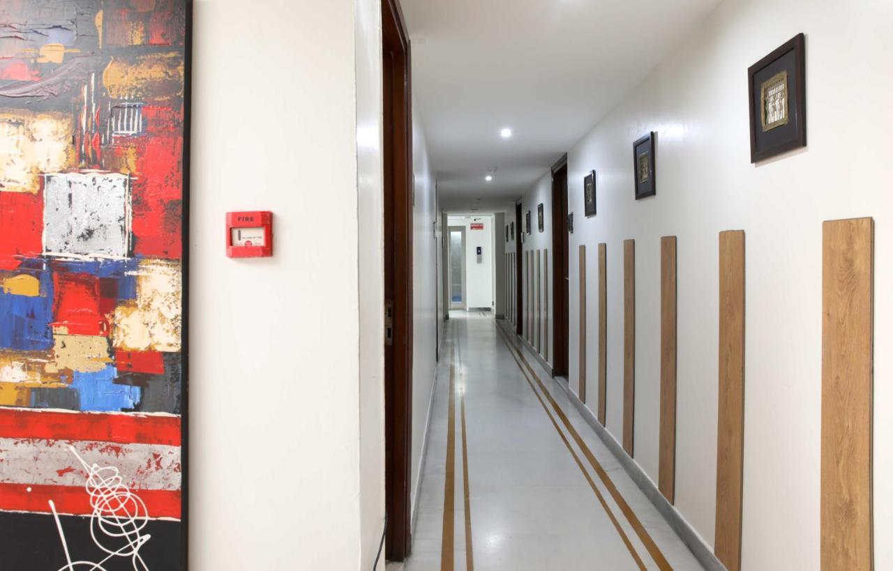 Отель Ahuja Residency Sunder Nagar Нью-Дели Экстерьер фото